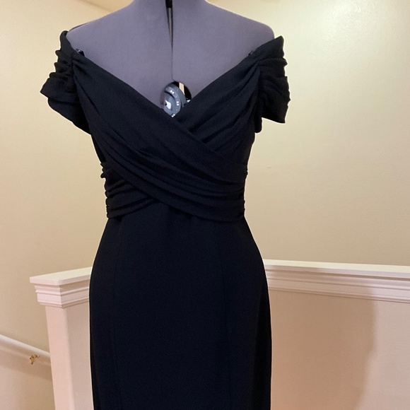 Nicole Miller, size 2, height 5’2”, weight 110. Fits like a glove. - Picture 1 of 4